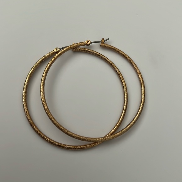 Gold hoop earrings - Picture 1 of 2